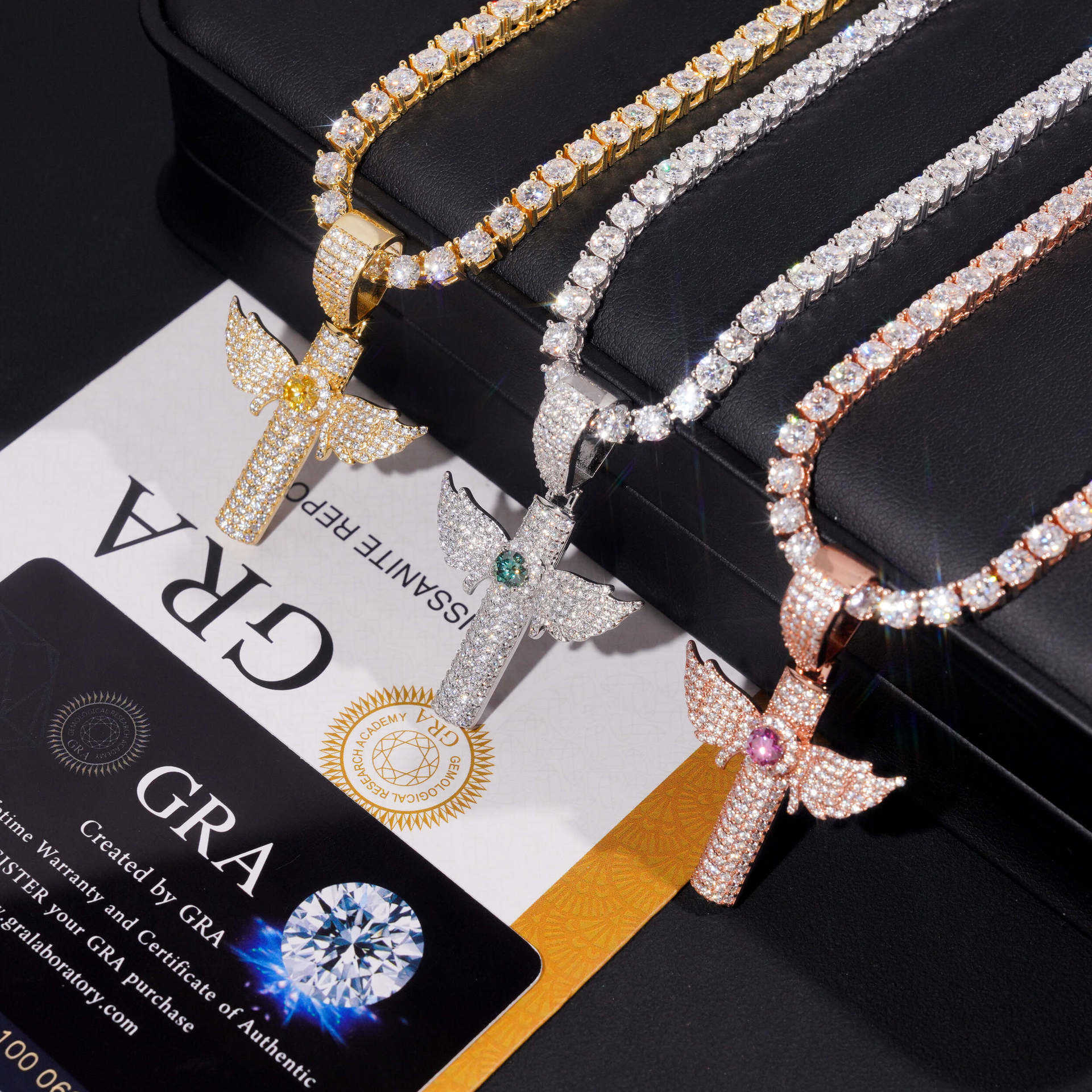 New 925 silver inlaid colorful moissanite cross hip-hop pendant personalized and fashionable mens and womens accessories