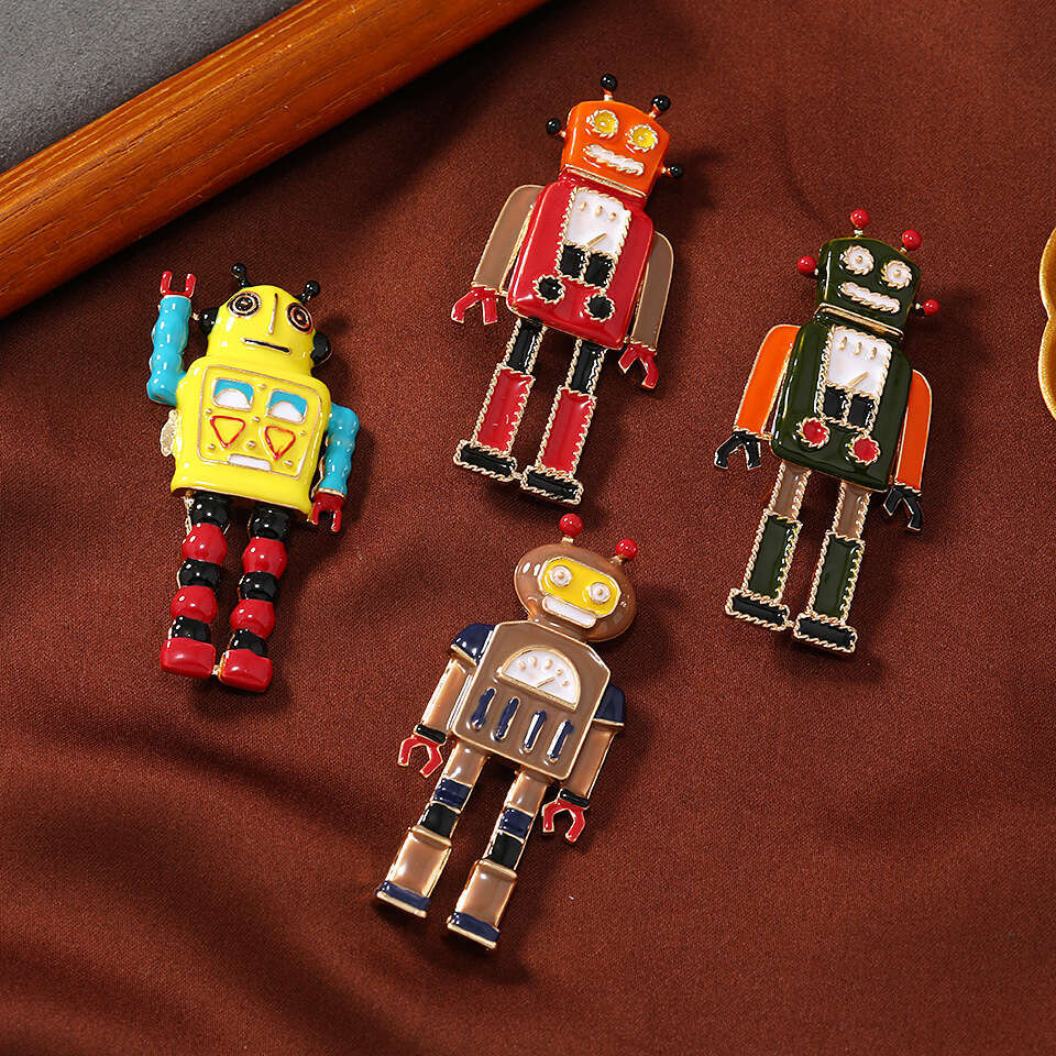Personalized robot brooch for men's nostalgic outerwear, formal attire, brooch, student bag, buckle accessories