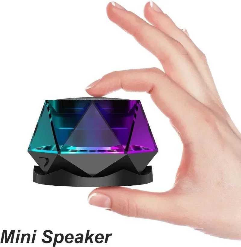 Diamond Wireless Speaker Small Speaker RGB Color Light for iPhone Android TWS Pairing Portable Magnetic Phone Stand Z250214