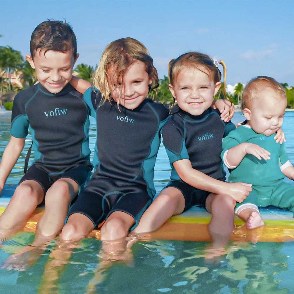 Childrens 3MM Neoprene Shor Wetsuit Back Zipper Surfing Snorkeling Swimming Suit Short Sleeves Boys Girls Kids Swimwear Z250214
