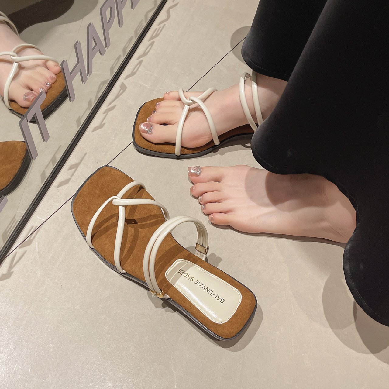 Women Slippers Chunky Heel Simple Style Versatile Clip Toe Fashion Triple NEW hot Black Beige Sier Free shipping