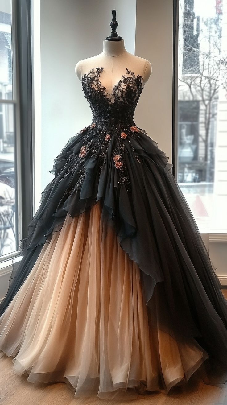 Vintage Black And Peach Evening Dresses With Lace Appliques Illusion Jewel Neck Sleeveless A-Line Floor Length Prom Gown Gothic Special Occasion Gown 