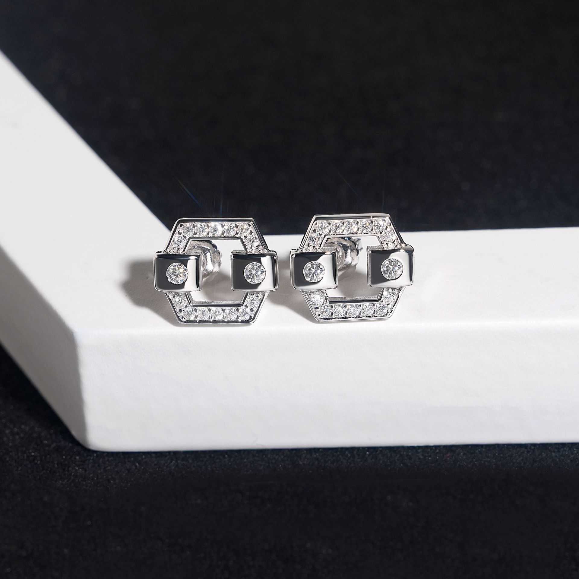 Wuzhou S925 Silver Inlaid D-Color Moissanite Earrings Hot Selling Hexagonal Simple Earrings