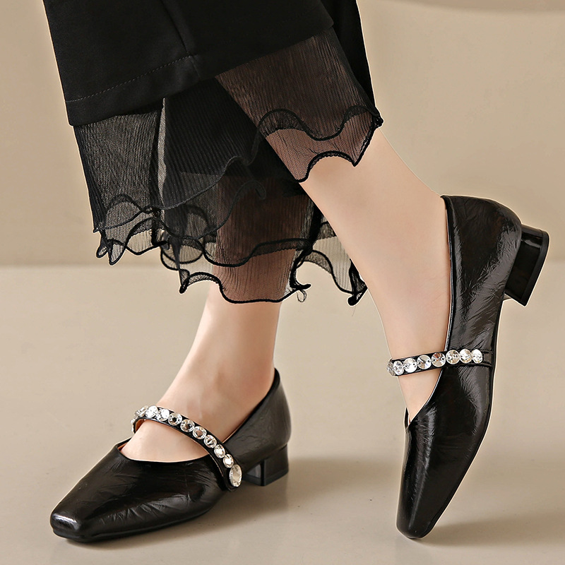 Women Dress Shoes Low Chunky Heel Dia Design hot Versatile Fashion Triple Black Beige Sier Free shipping