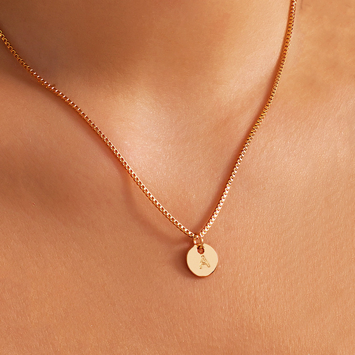 Women fashion Minimalist 26 English Letter Pendant Necklace Personalized Sculpture Small Round Card Item designer Jewelry