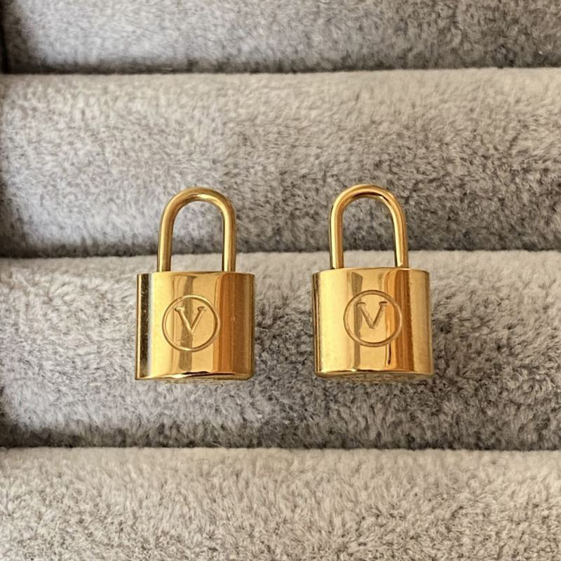 Women Designer Studs High Polished Luxury Style V Letter Lock Pendant Love Couple Earrings For Lady Party Wedding Hoop Wholesale