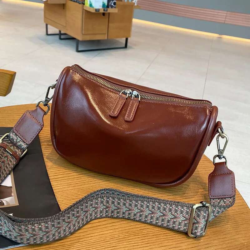 2024 New Versatile Crossbody Small Fashionable Moon Bag, Genuine Leather, Niche Design, Textured Shoulder Bag