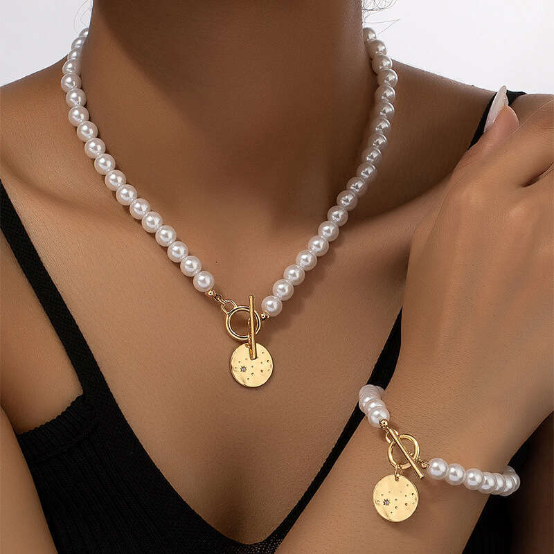 Fashionable and trendy pearl bracelet necklace set female niche high-end feeg, light style, love collarbone chain for daily wear