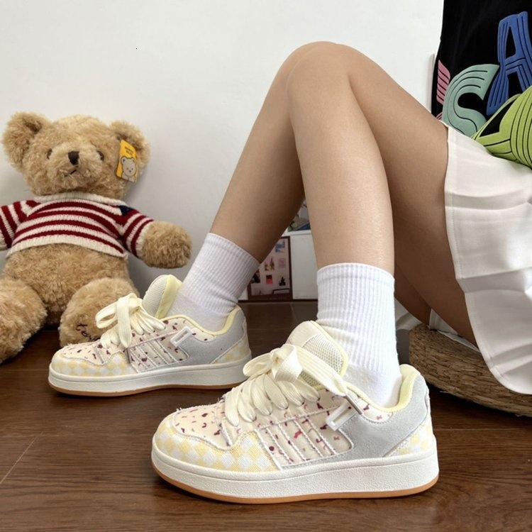 2025 Spring Autumn New Canvas Thick Soled Board For Female Students Versatile And Small Popular Casual Sports Shoes