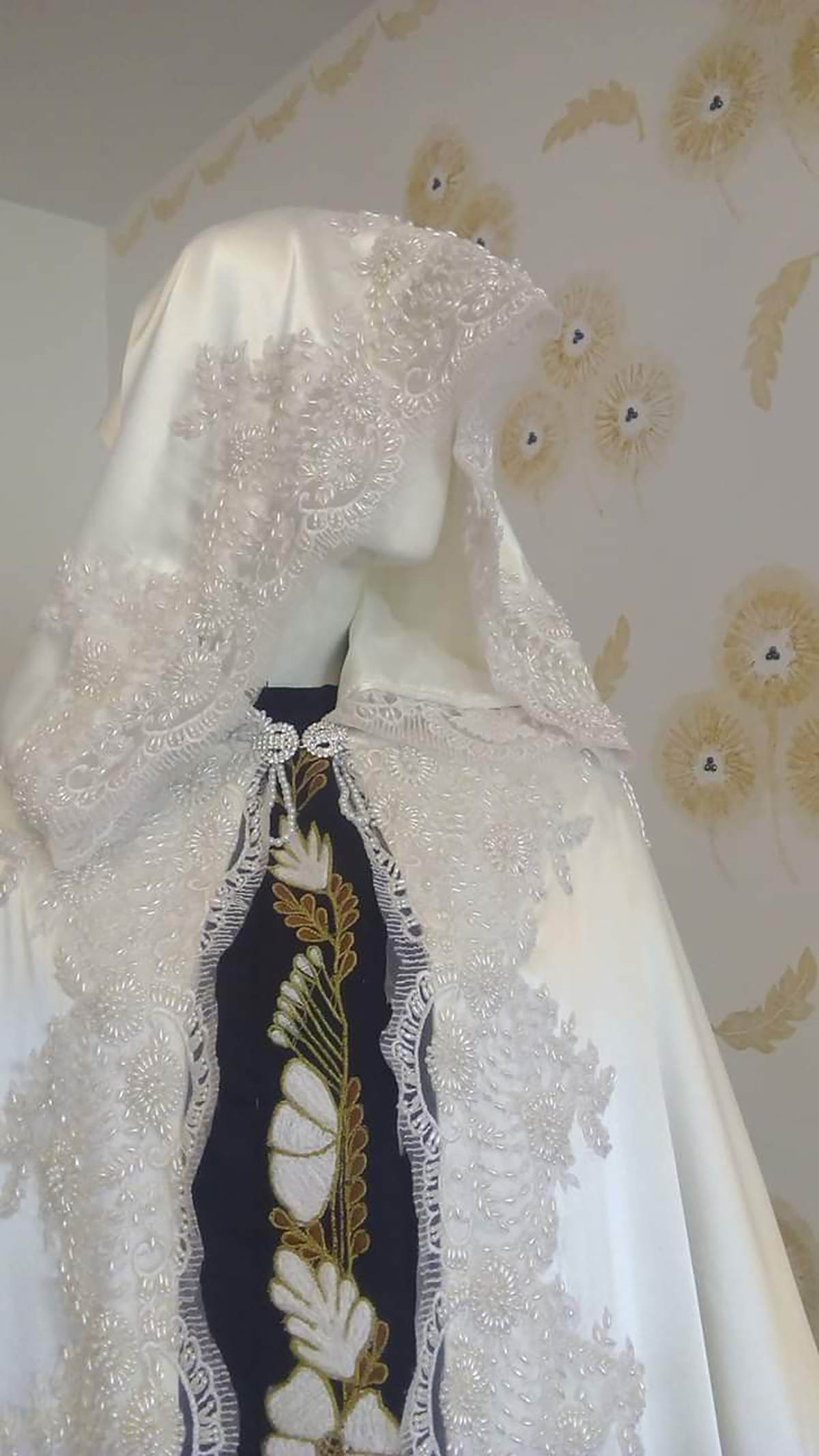 Luxury Bride Shawl Long Wedding Cloak Floor Length Hooded Lace Beaded Cape New Jacket Bridal Wrap Custom Made