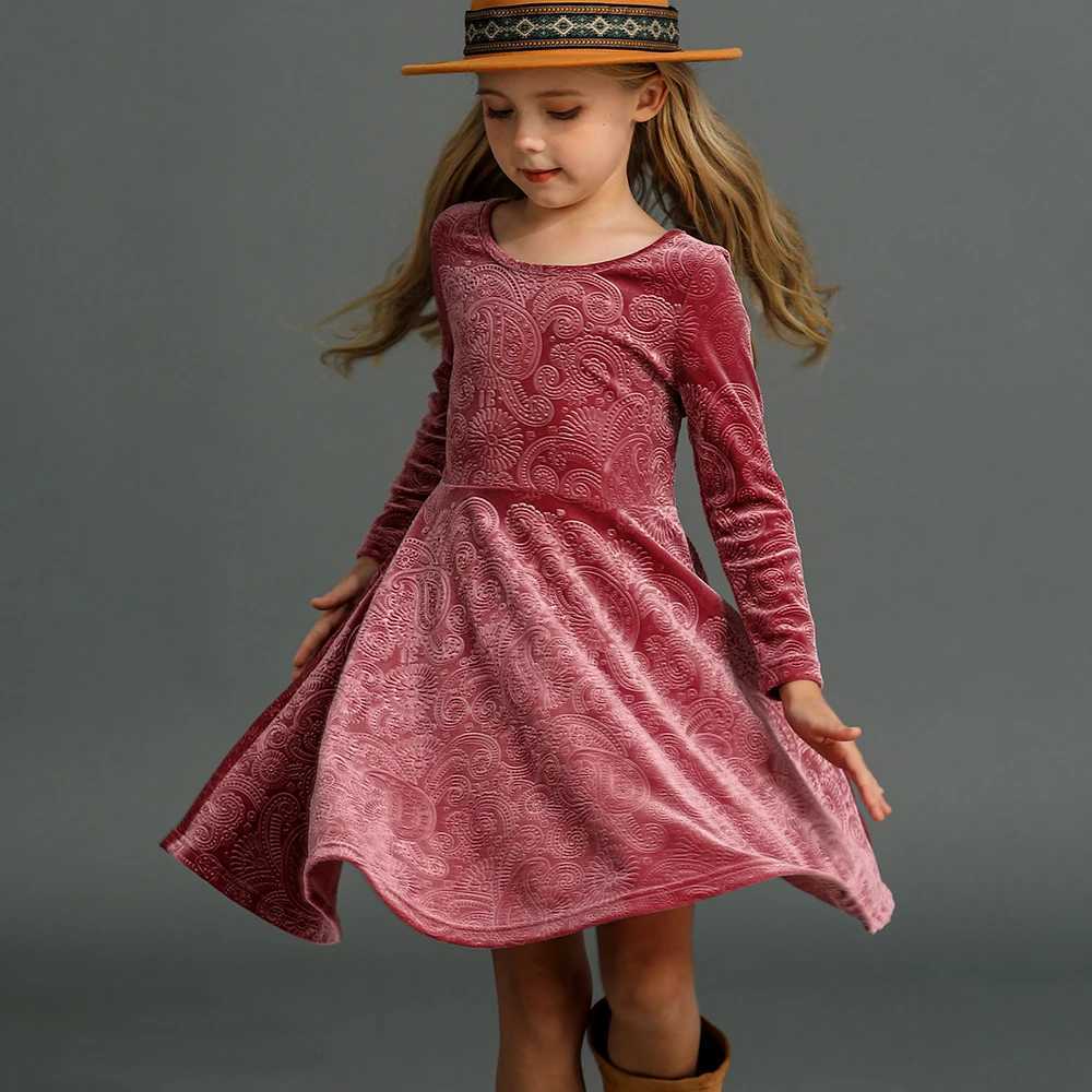 New Winter and Autumn Velvet Emed Dress for Preschool Girls Long Sleeve Swing A-Line Twist Skateboard Dress for 2-8 Years Z250214