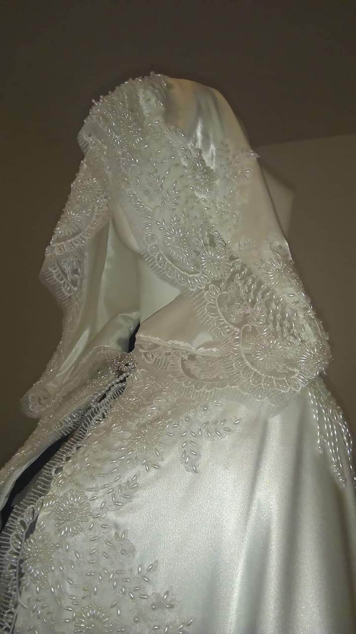 Luxury Bride Shawl Long Wedding Cloak Floor Length Hooded Lace Beaded Cape New Jacket Bridal Wrap Custom Made