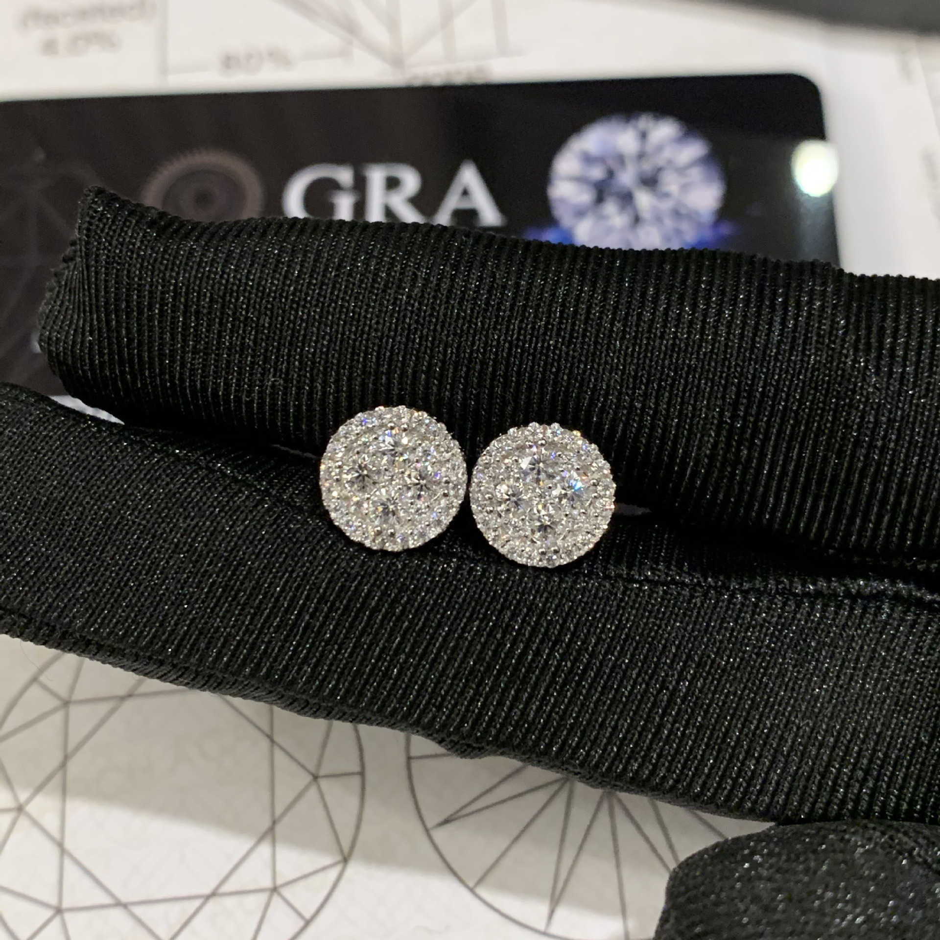 Hot selling round 925 silver moissanite fashionable earrings for men and women can pass the test