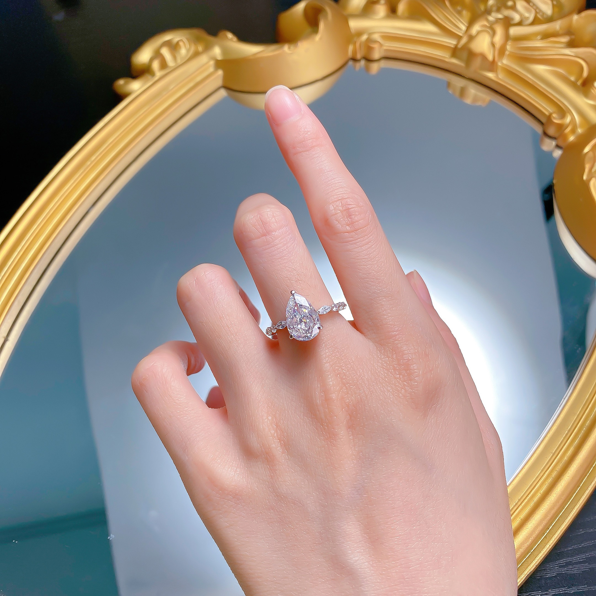 Ins Top Sell Noble Wedding Rings Luxury Jewelry Soild 100% 925 Sterling Silver Water Drop White Moissanite Diamond Party Eternity Women Engagement Ban