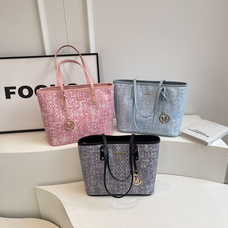 Free shipping 2025 designer Shoulder totes Bags For womans ladies flap square bag woven pattern handbag women high-capacity crossbody bag