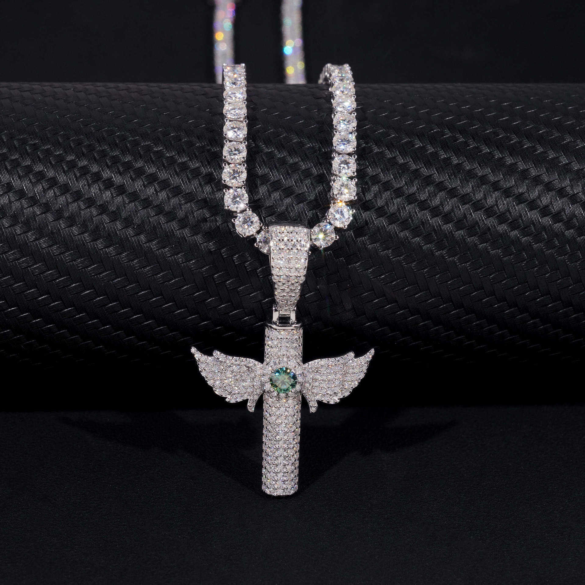 New 925 silver inlaid colorful moissanite cross hip-hop pendant personalized and fashionable mens and womens accessories