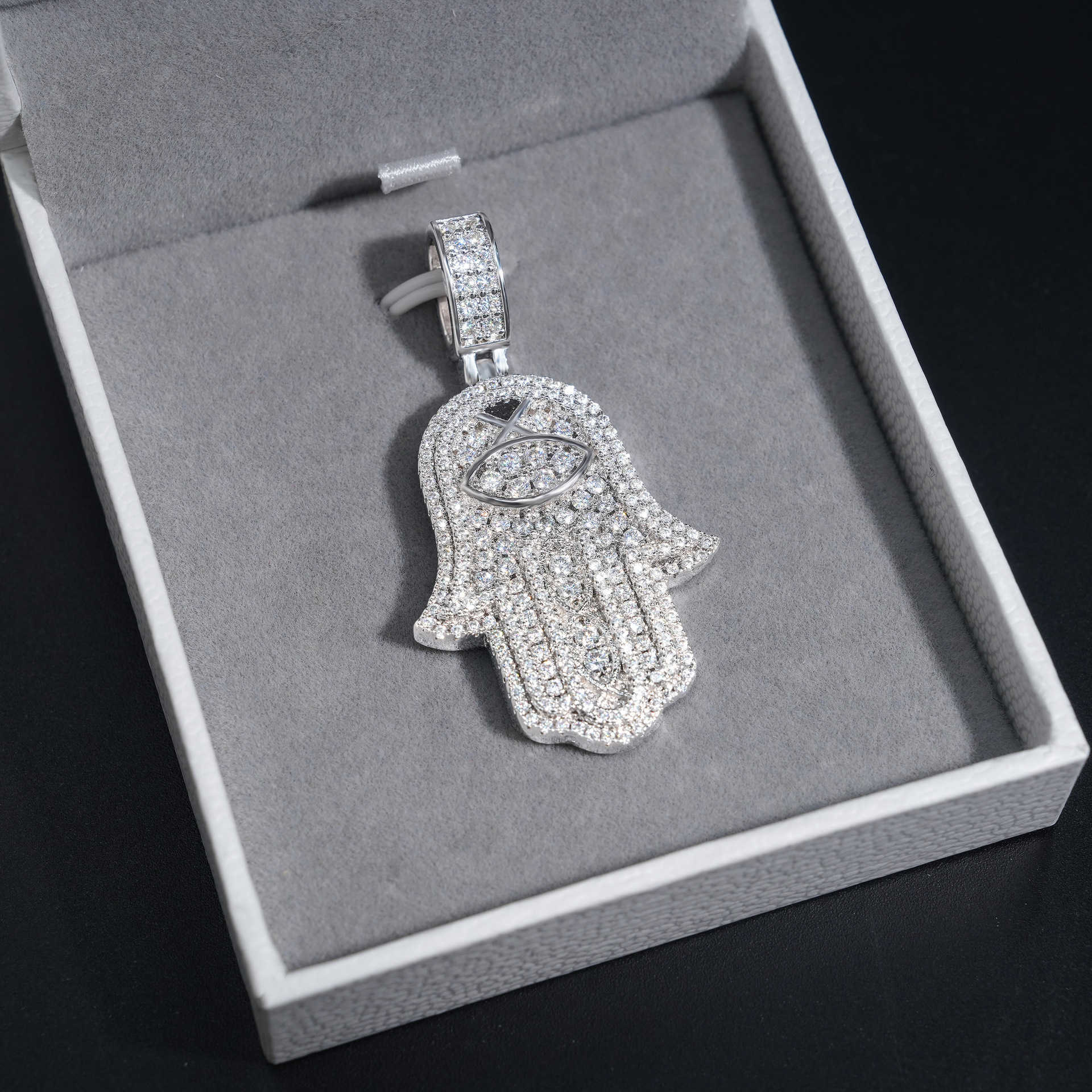 New mens and womens moissanite hip-hop pendant 925 silver moissanite pendant can be worn through a single stone tennis ball