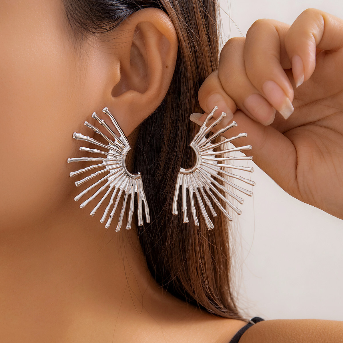 fashion Punk style minimalist and atmospheric fan-shaped burr for women's Woman French versatile thorny es earrings