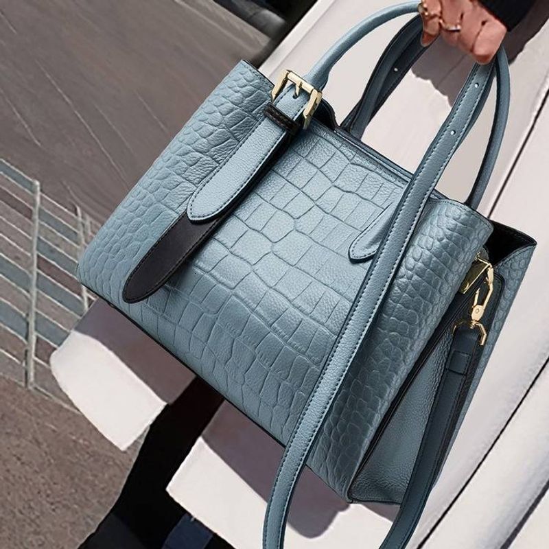 New Texture, Large Capacity, Women's Bag 2024, New Stylish And Simple Commuter Handbag, Atmospheric One-Shoulder Diagonal Bag.