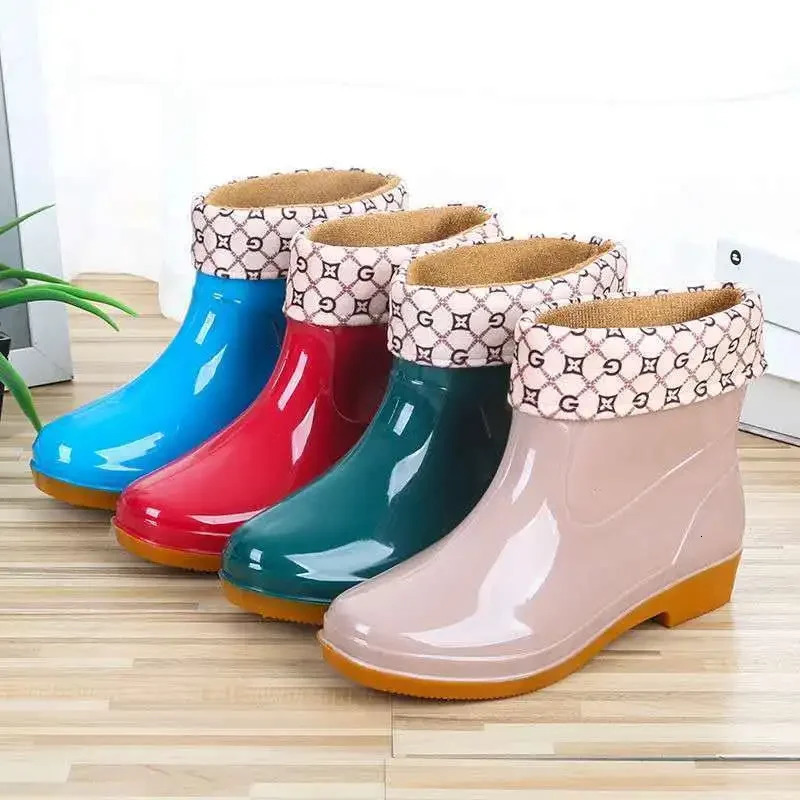 Fashionable Womens Short Sleeve Rain Shoes Cotton Lined Non-slip Rain Boots Fleece Lined For Adults Kitchen Work Shoes 250213