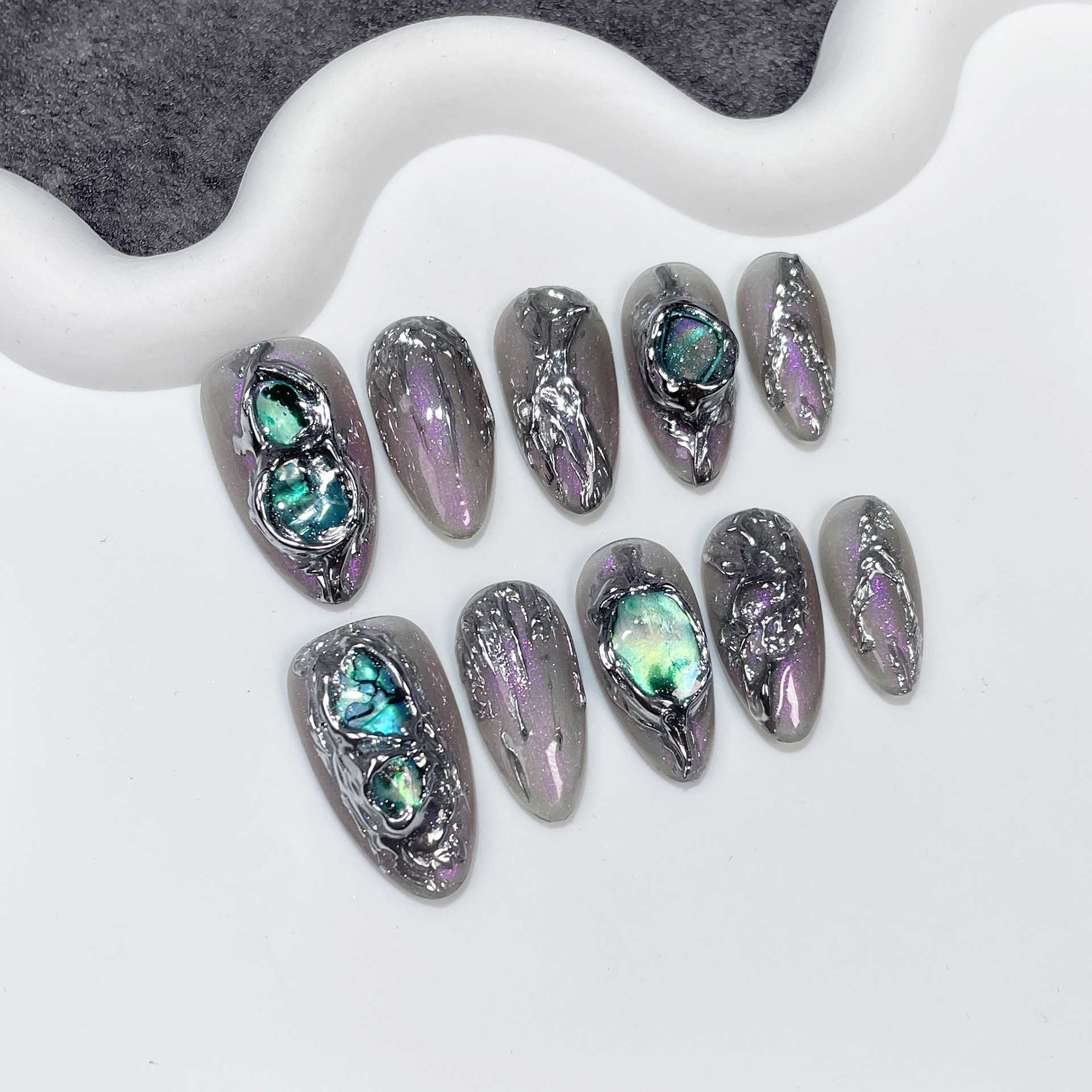 False Nails Handmade Wearing Armor Baroque Aurora Transparent Black Stereoscopic Metal Shaped Almond Armor Wearable Nail Stickers H25215