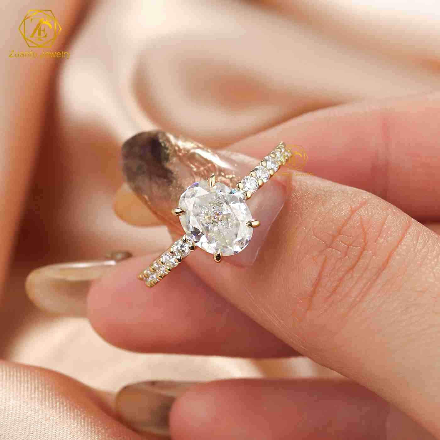 Factory Outlet New Design Hpht Cvd with Igi Oval Shape Lab Grown Diamond Ring for Wedding Engagement