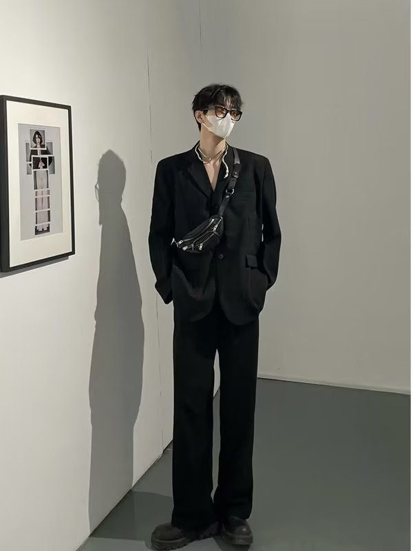D2122Elegant Black Shoulder Padded Men's Suit Coat for Modern Style