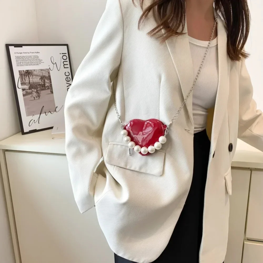 Love Mini Small Bag Female 2024 High-grade Texture Heart-shaped Small Bag Girl Heart Niche One-shoulder Messenger Bag Purse 250207