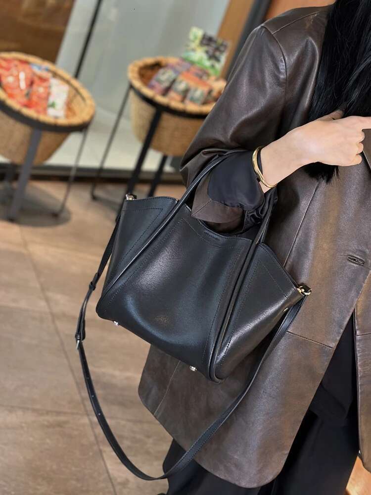 2024 New Toth crossbody women's large capacity leather commuter bag high-grade niche cowhide handbag
