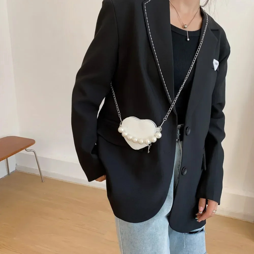 Love Mini Small Bag Female 2024 High-grade Texture Heart-shaped Small Bag Girl Heart Niche One-shoulder Messenger Bag Purse 250207