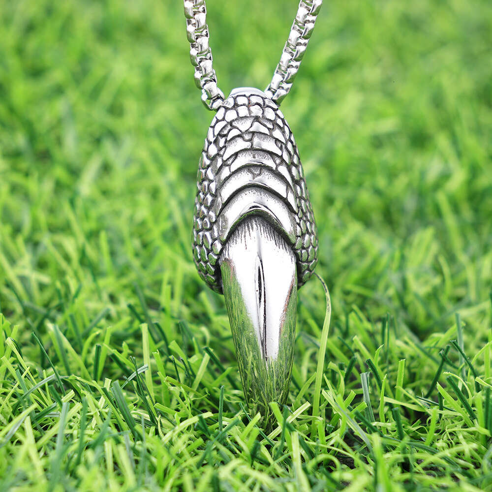 Hot selg New Product Personalized Fashion Eagle Claw Polishing Non fading Pendant
