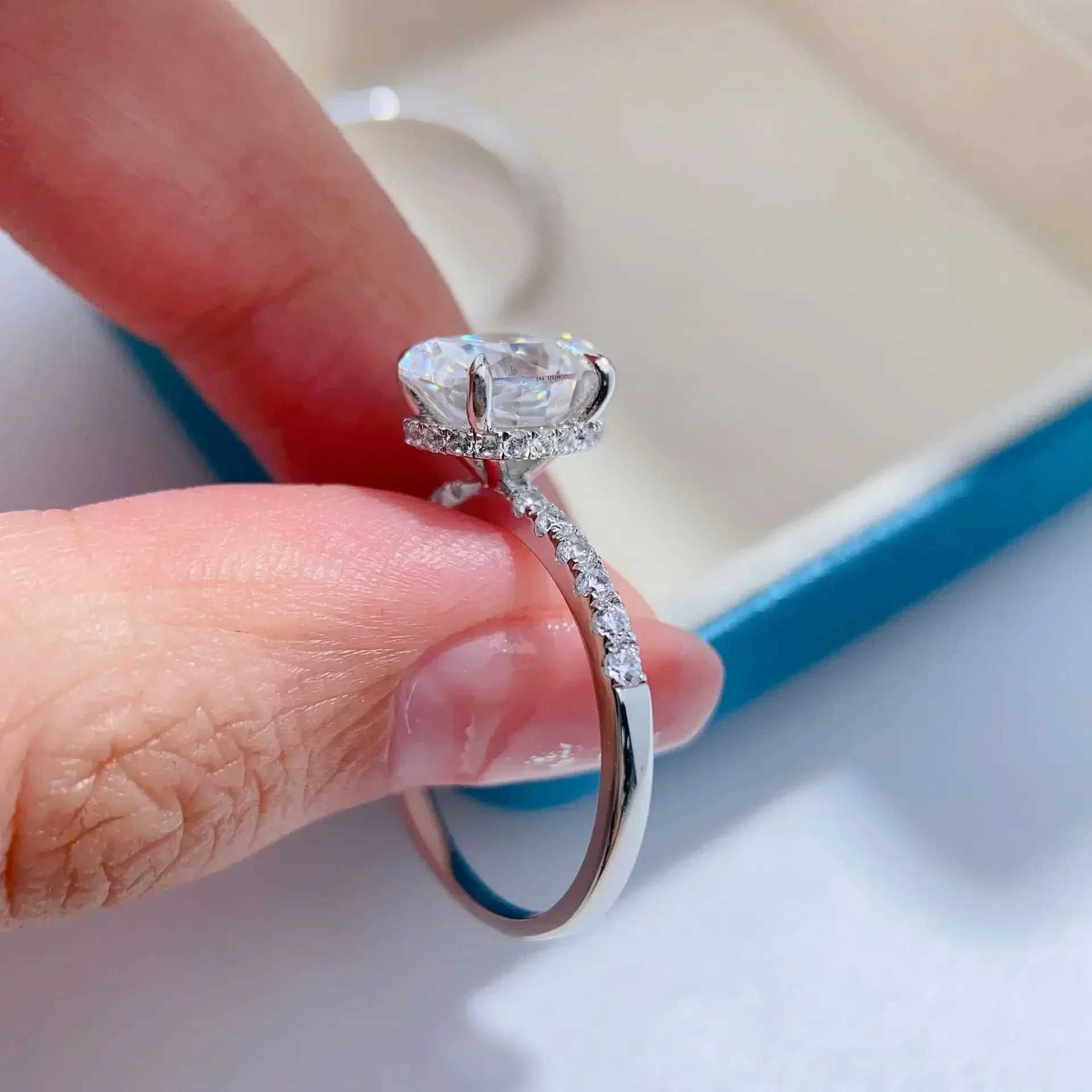 FEOBUR Certified 4.5Carat Oval Cut Moissanite Ring for Women 925 Sterling Silver Plated 18K Classic Lab Diamond Engagement Rings