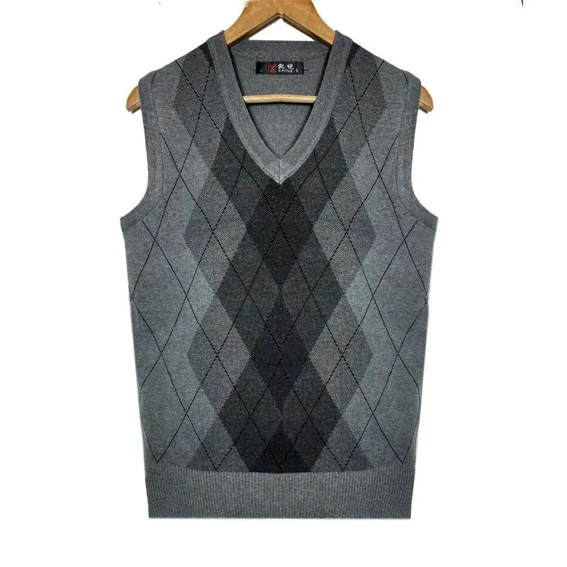 Autumnr and Winter Knit Vests for Men Loose Fit Waistcoat V Neck Knitwear Elegant Y2k Smooth High Quality Open Sweater Man 250210