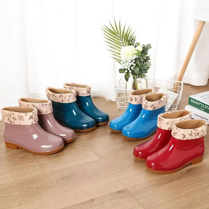 Fashionable Womens Short Sleeve Rain Shoes Cotton Lined Non-slip Rain Boots Fleece Lined For Adults Kitchen Work Shoes 250213
