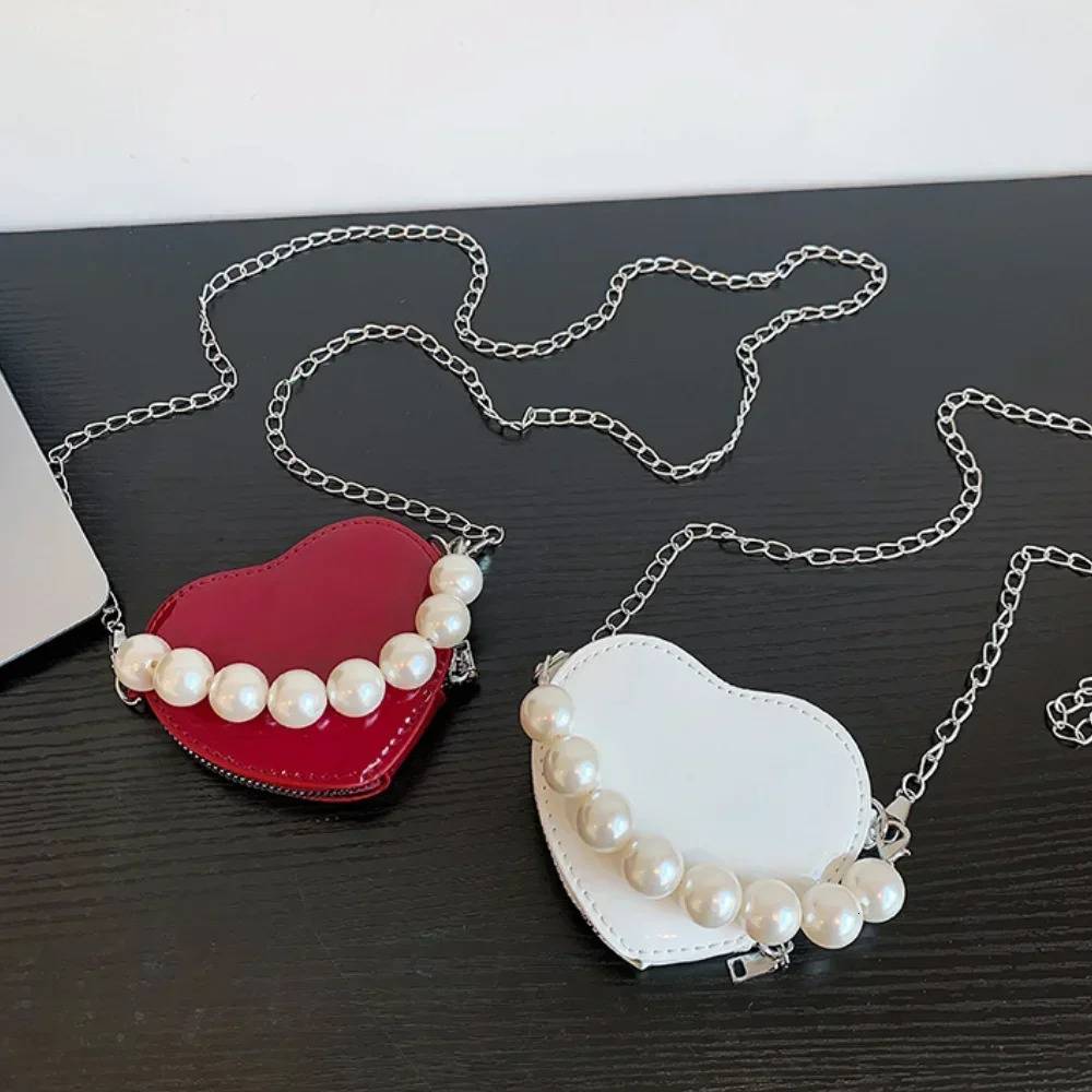 Love Mini Small Bag Female 2024 High-grade Texture Heart-shaped Small Bag Girl Heart Niche One-shoulder Messenger Bag Purse 250207