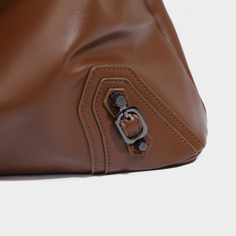 2024 New Soft Leather Tote Messenger Large-Capacity Commuting Underarm Sweet And Cool Style Shoulder Women's Bag