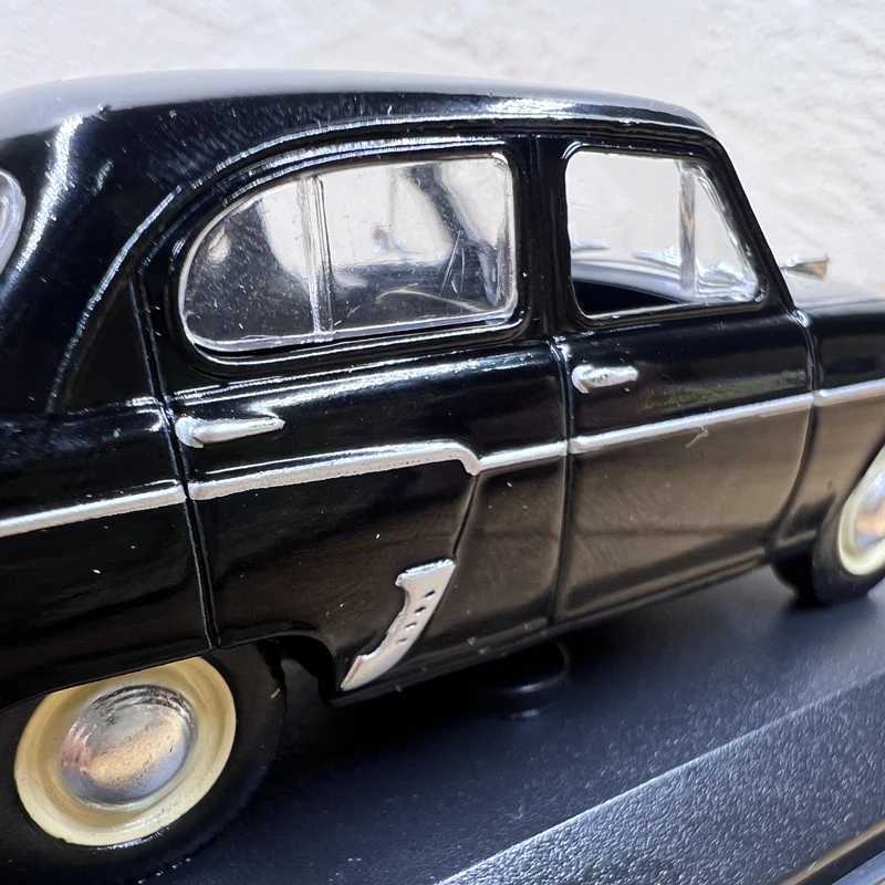 Top Quality 1/43 Moskvich 407 Alloy Classic Old Diecast Metal Retro Vintage Vehicles Car Model Simulation Collection Kids Toy Giftt250215