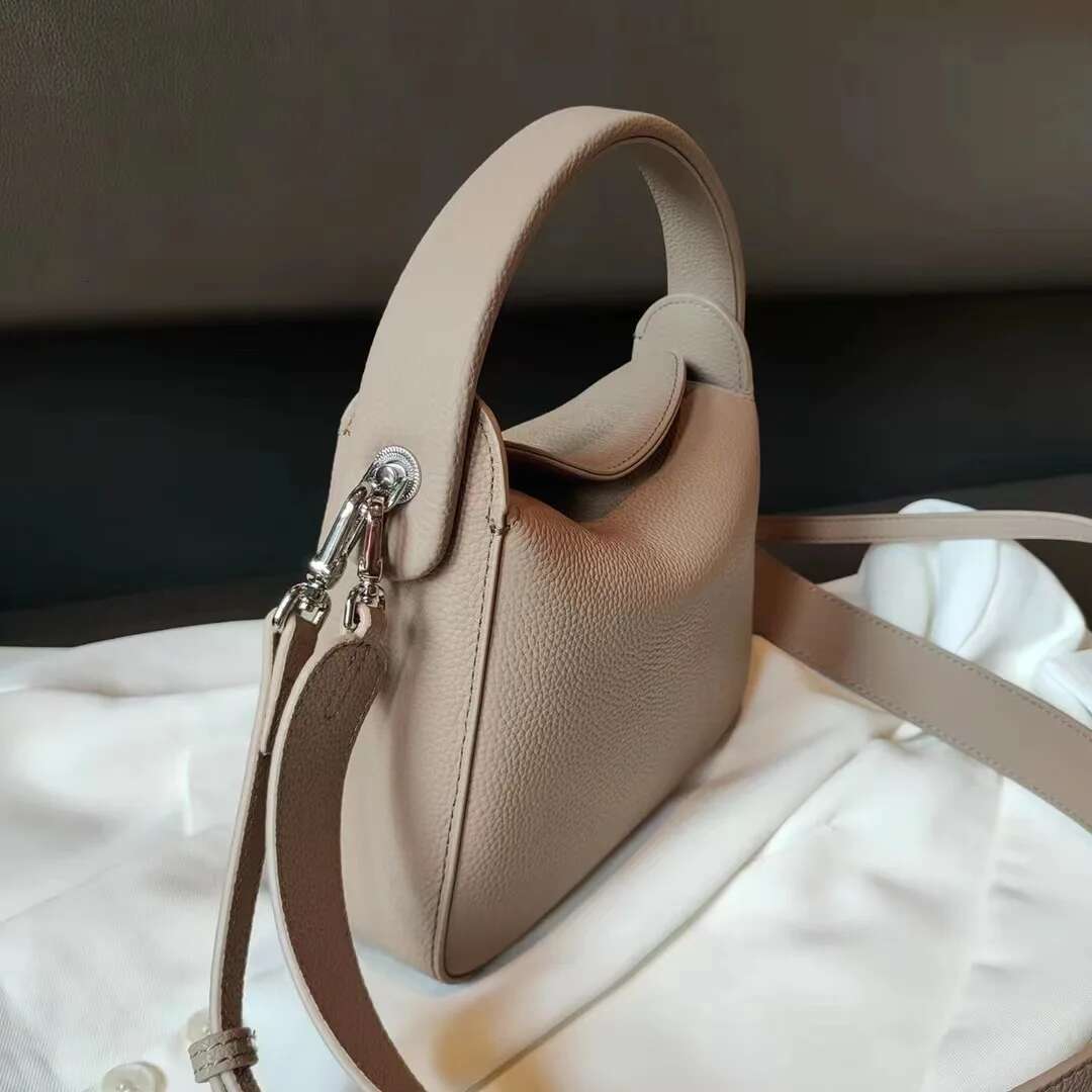 2023 New Soft Totes Female Genuine Leather Shoulder Women Messenger Bags Ladies Classic Shopping Handbags Gray