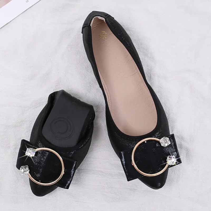 spring and autumn single shoes flat scoop shoes round head soft bottom shallow mouth mother shoes large size WSH2476 250214