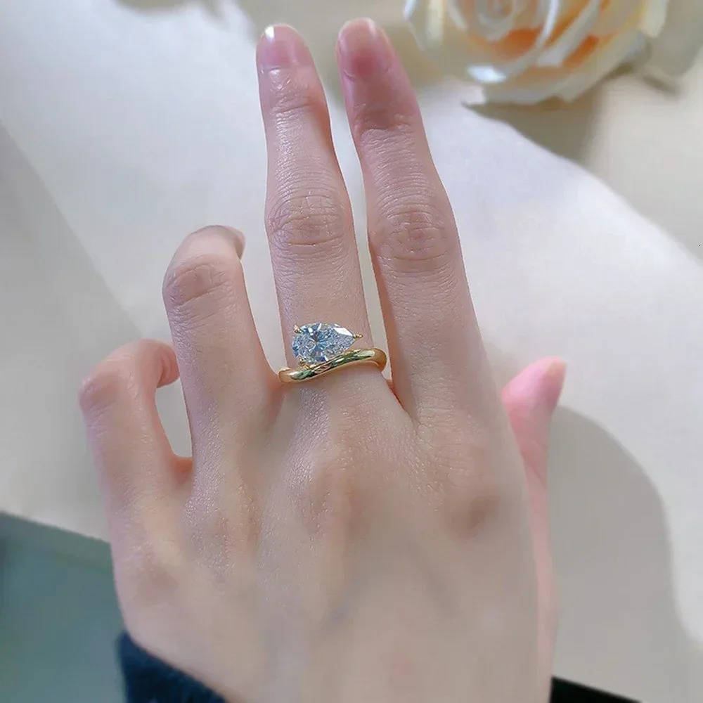 Pear Cut 925 Sterling Silver 7*11MM 2ct Lab Sapphire Diamond Solitaire Ring for Woman Gold Plated Wedding Party Fine Jewelry 250214