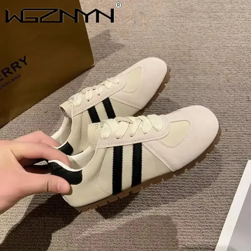 2025 New Spring and Autumn Thick soled Lightweight Designer Women's All Match Popular Retro Sports Casual Shoes Hot Selg
