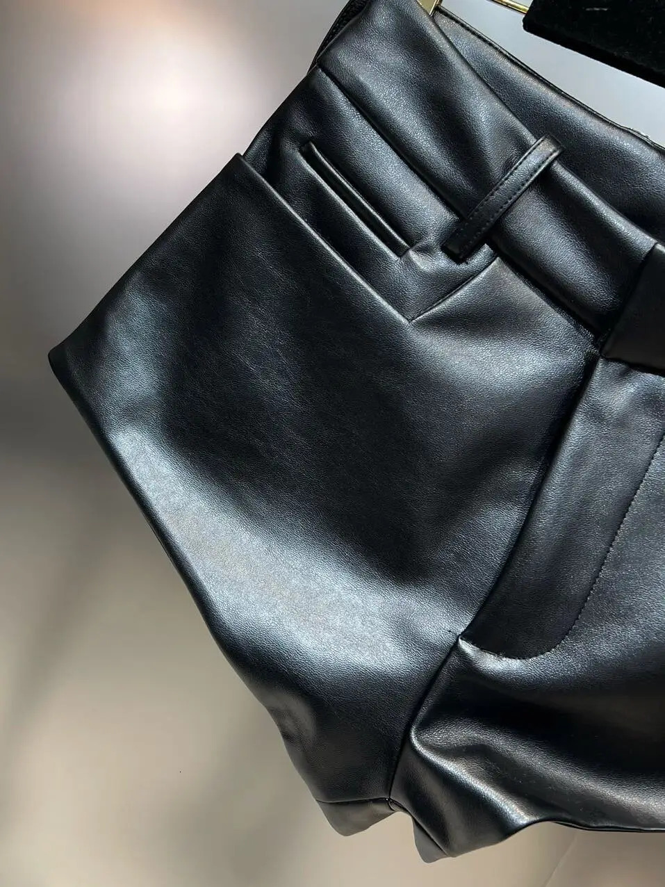 PREPOMP 2024 Spring Collection Pockets n Black Slim Pu Leather Short GP232 250213