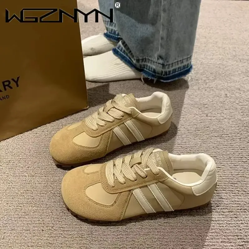 2025 New Spring and Autumn Thick soled Lightweight Designer Women's All Match Popular Retro Sports Casual Shoes Hot Selg
