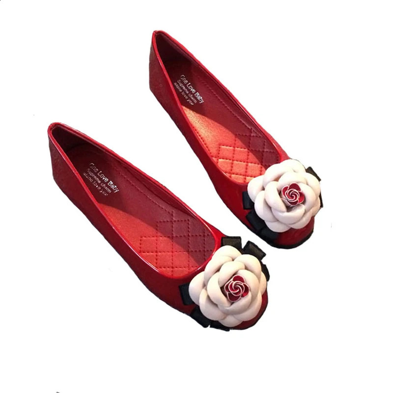 Soft Bottomed Flats Women Camellia Blossom Shoes Japanned Leather Ballerina Round Toe Single Shoes Lady Work Wedding Floral Shoe 250214