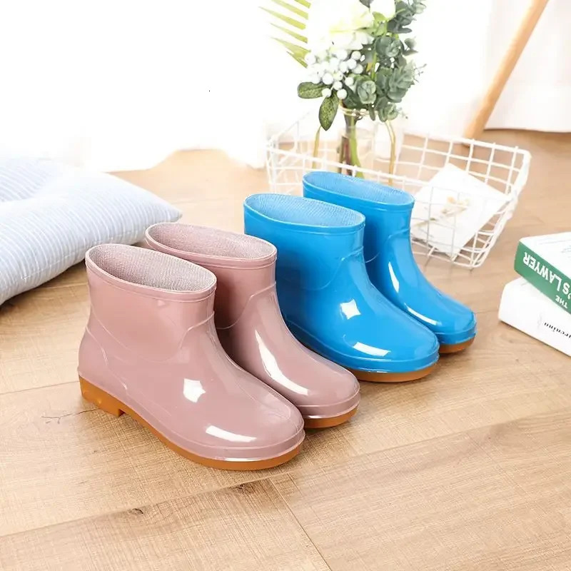 Fashionable Womens Short Sleeve Rain Shoes Cotton Lined Non-slip Rain Boots Fleece Lined For Adults Kitchen Work Shoes 250213