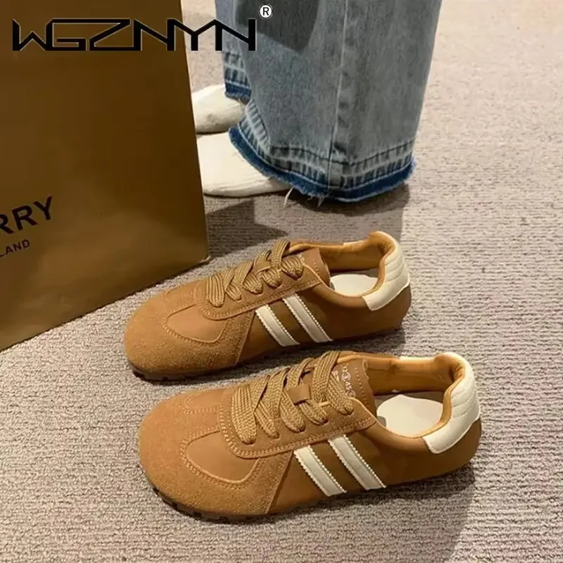 2025 New Spring and Autumn Thick soled Lightweight Designer Women's All Match Popular Retro Sports Casual Shoes Hot Selg