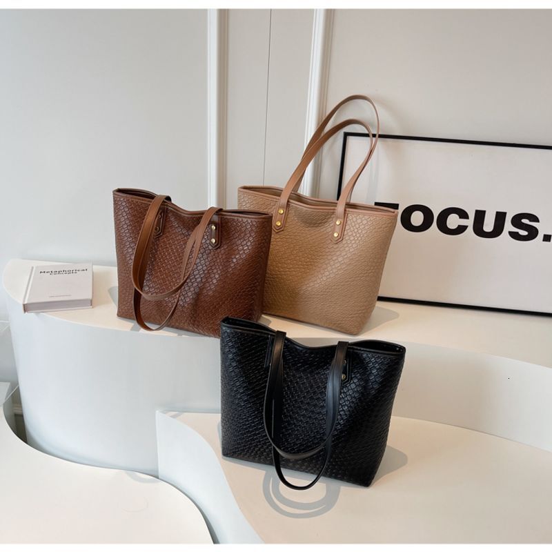 Large Capacity Woven For Women In , New Fashion Niche Commuting Single Shoulder Underarm Bag, Popular Tote Bag