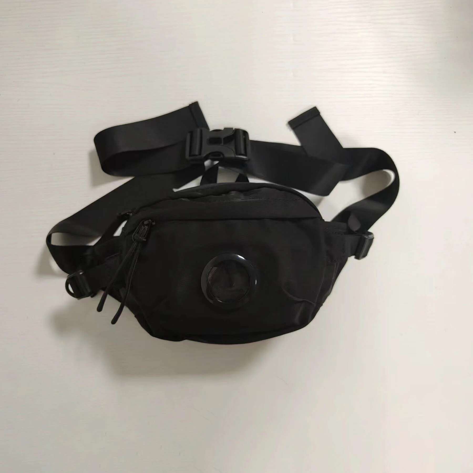 2025 New Fashion Men Chest Trend Design Black Nylon Crossbody Outdoor Leisure Simple Sports Bag