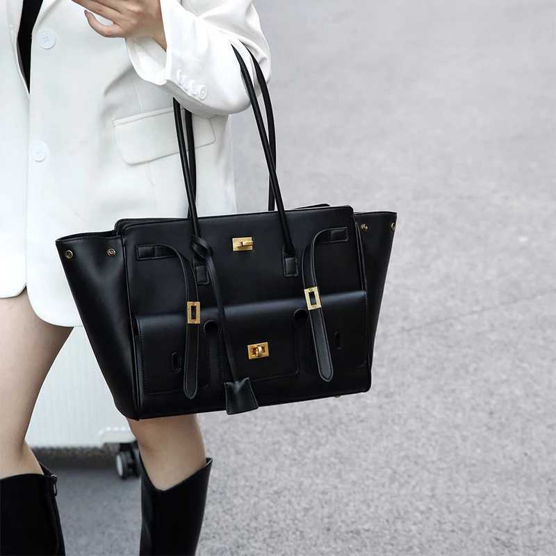 Designer Lock Wings Shoder BagLarge Capaci Cmuting Tote BagLuxury Genuine Leather Locotive BagVersatile Wen Handbag Z250318