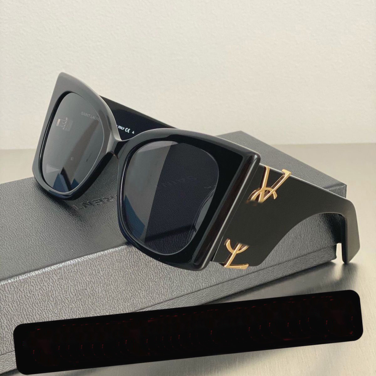 Designer Sunglasses M119 women Sunglasses Letter Fashion Large Frame Cat Eye Black Sunglasses UV Goggle UV400 resin mirror Outdoor traveling